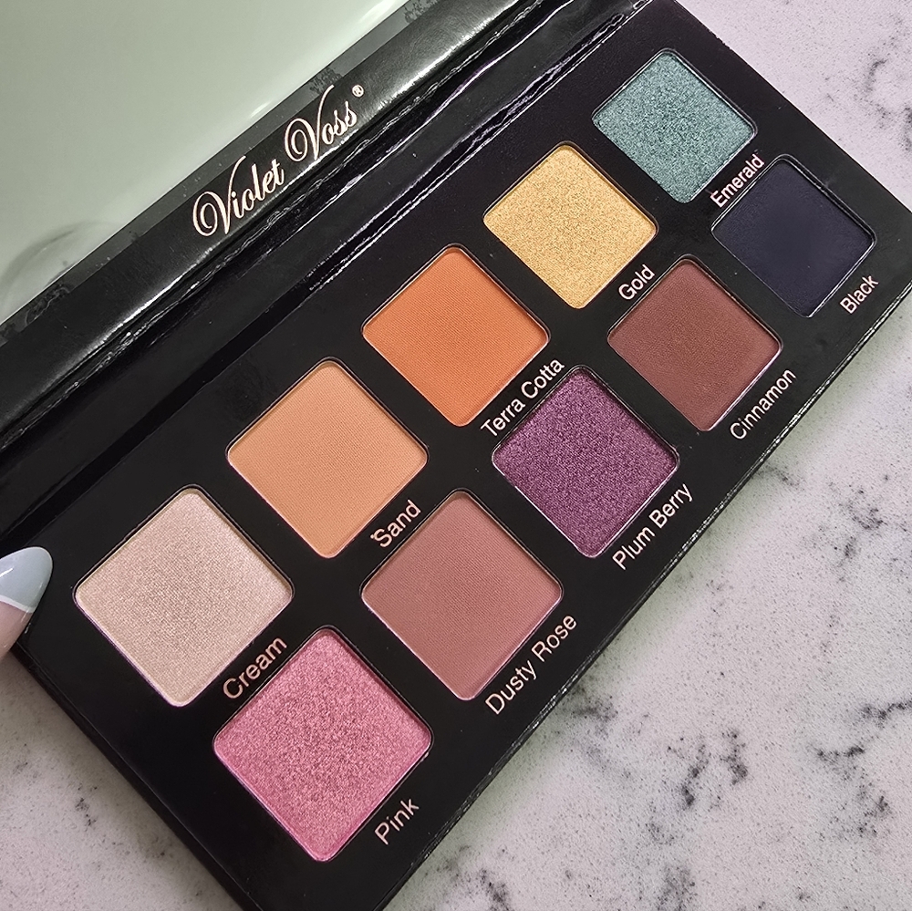 Violet Voss Essentials Palette